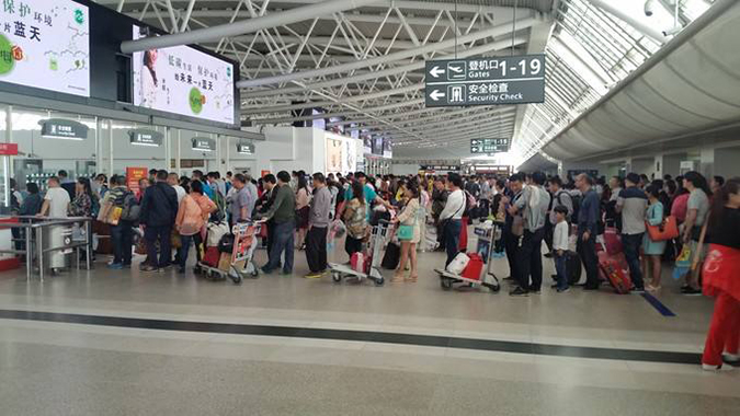 科技成果亮相春运安检现场，人脸识别与扫码齐上阵